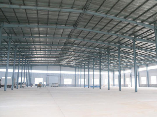 Prefabstaalstructuur die Fab bouwen. Garage voor 1000sqm-Vrachtwagenpark in Kenia