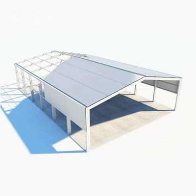 Loodsmagazijn in staalconstructie met rolluik/draai-/schuifdeuren en helling/plat dak
