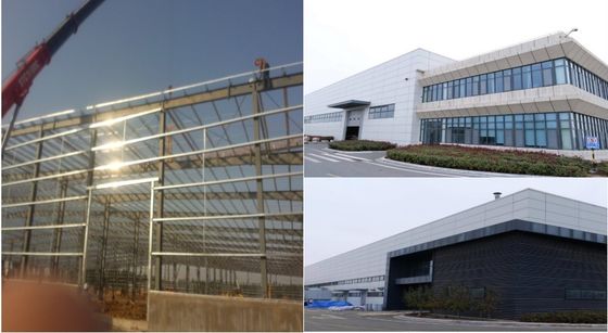 Gebouw van gegalvaniseerd voorgefabriceerd staal met geschuind dak en betonnen fundering