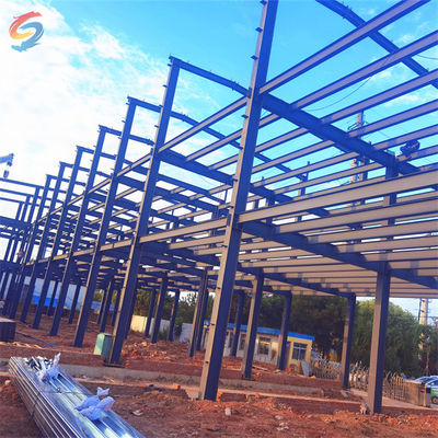 Staalconstructie met aluminium en KFC deur en aluminium ramen en PVC deur