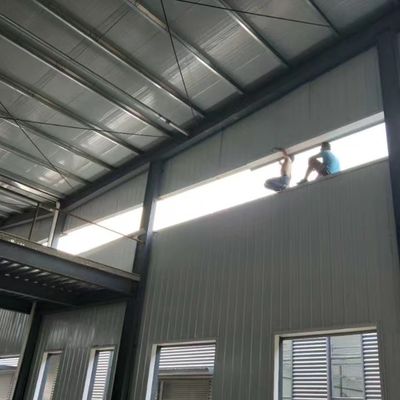 Premium lichtmetalen daken met een helling
