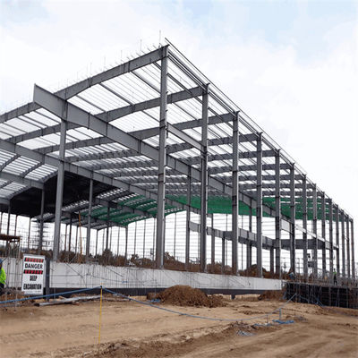 Een staalconstructiewerkplaats gebouwd met Q355/Q235 materialen uit China