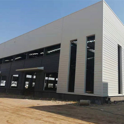 Een staalconstructiewerkplaats gebouwd met Q355/Q235 materialen uit China